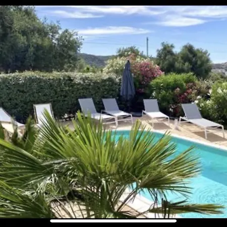 Villa Petit Coin De Paradis, Avec Piscine. *