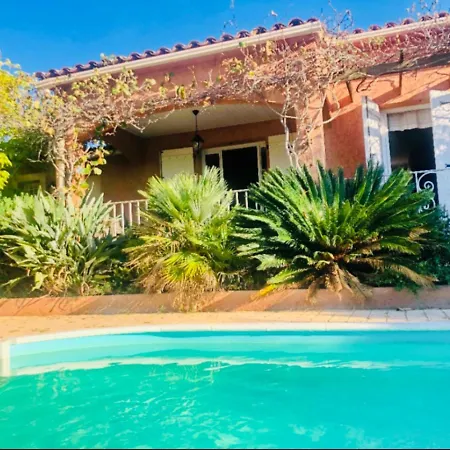 Petit Coin De Paradis, Avec Piscine. 몽티셀로