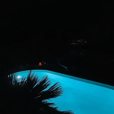 Villa Petit Coin De Paradis, Avec Piscine. *